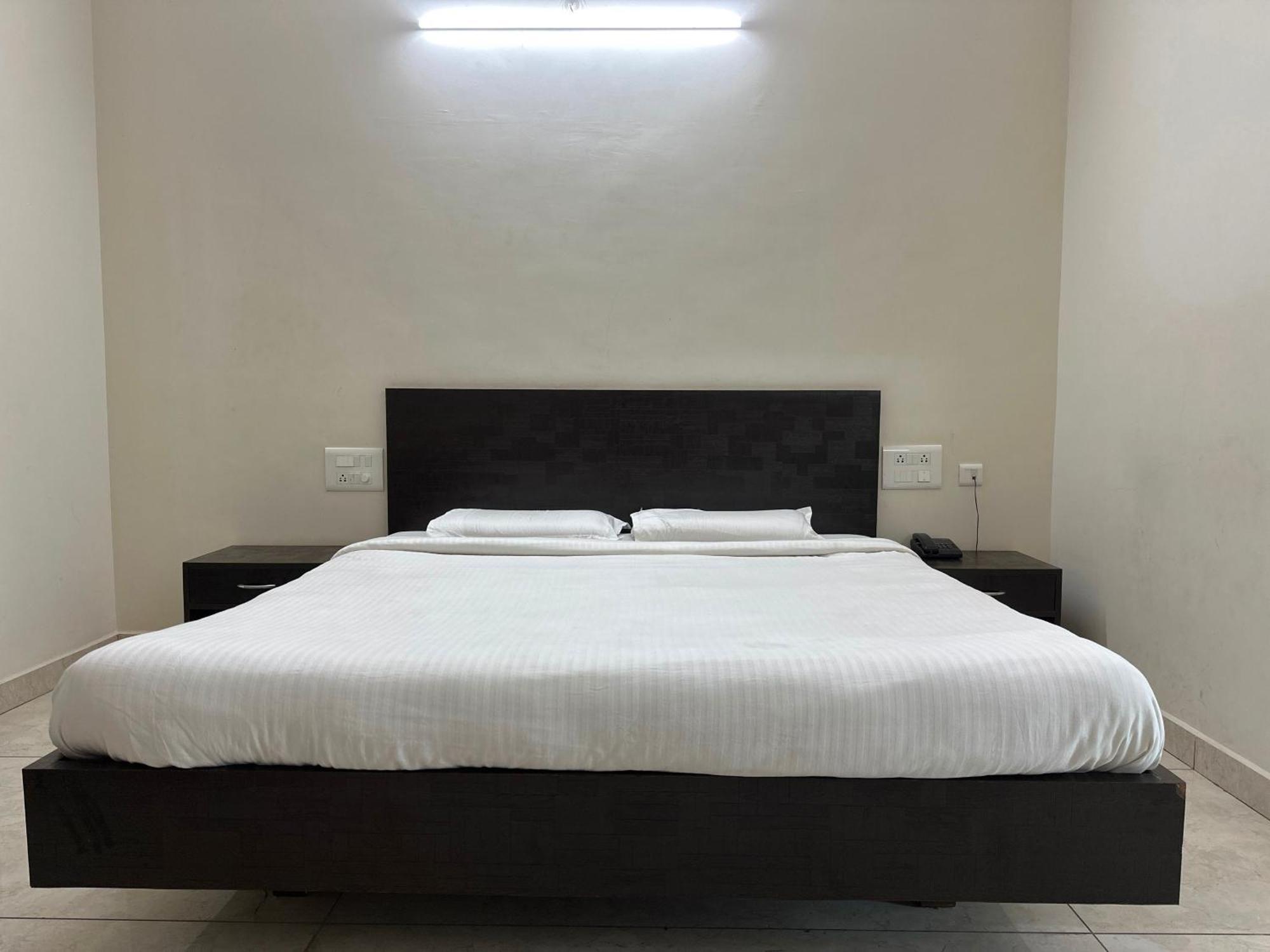 Super Hotel O Sar Residency Nanjangud Bagian luar foto